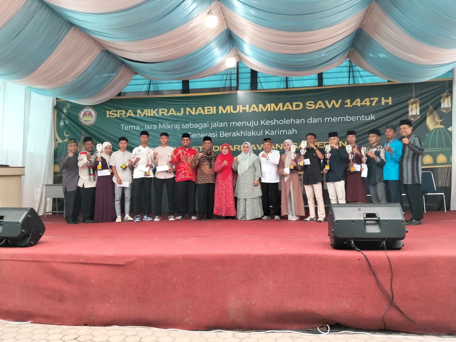 Isra Mikraj Momentum Pembinaan Karakter Siswa SMA Dharmawangsa