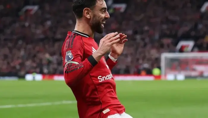 MU Taklukkan 10 Pemain Tottenham