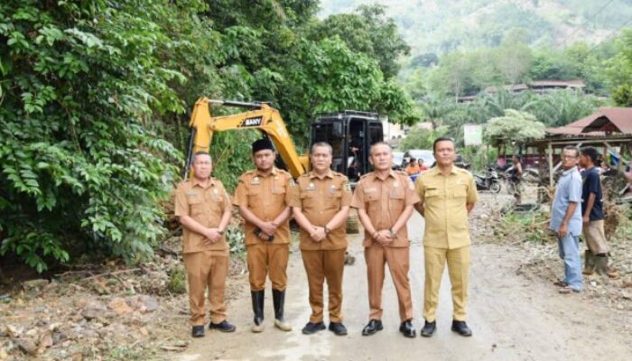 Pj Sekda Padanglawas Pastikan Penanganan Longsor Siraisan Tuntas