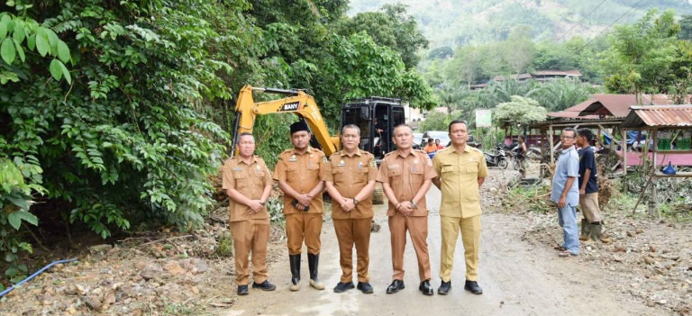 Pj Sekda Padanglawas Pastikan Penanganan Longsor Siraisan Tuntas