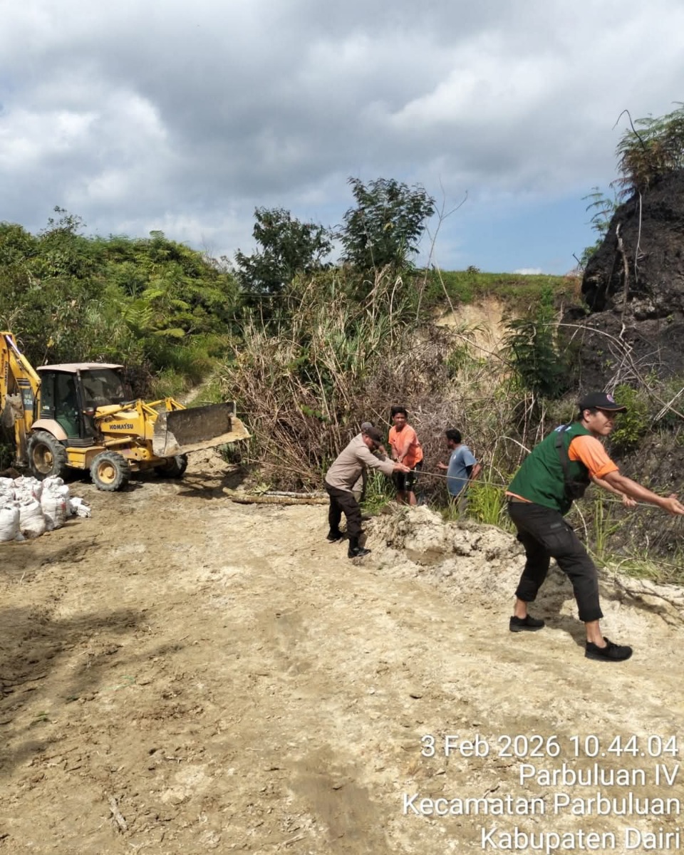 Bupati Dairi Instruksikan Tangani Longsor Jalan Parbuluan III