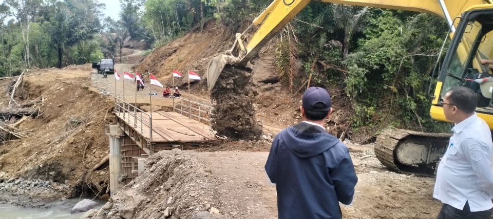 Hujan Deras Putus Akses Jalan, Pemkab Humbahas Tanggap Cepat