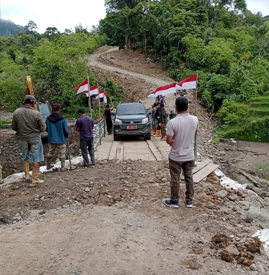 Jalan Desa Batu Nagodang Siatas Kembali Bisa Dilalui Roda Empat