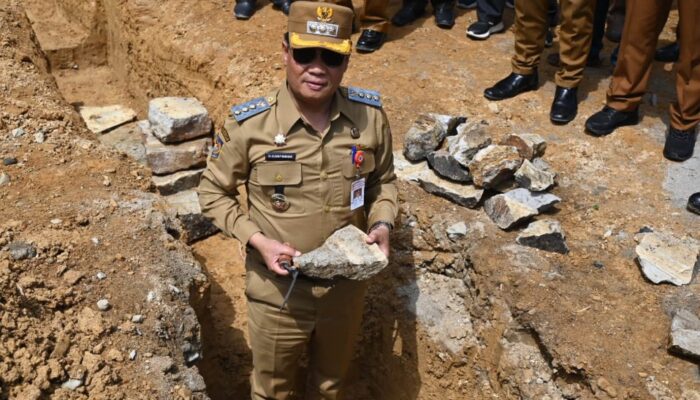 Bupati Humbahas Letakkan Batu Pertama Koperasi Desa Merah Putih Pakkat Hauagong