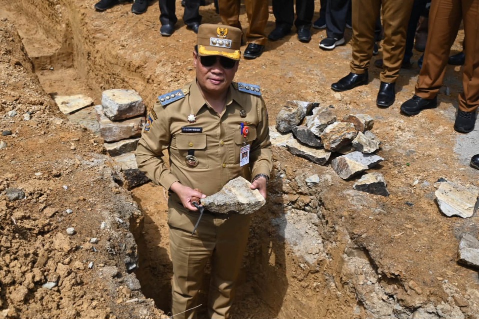 Bupati Humbahas Letakkan Batu Pertama Koperasi Desa Merah Putih Pakkat Hauagong