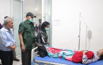 Bupati Dairi Kunjungi Siswa Korban MBG