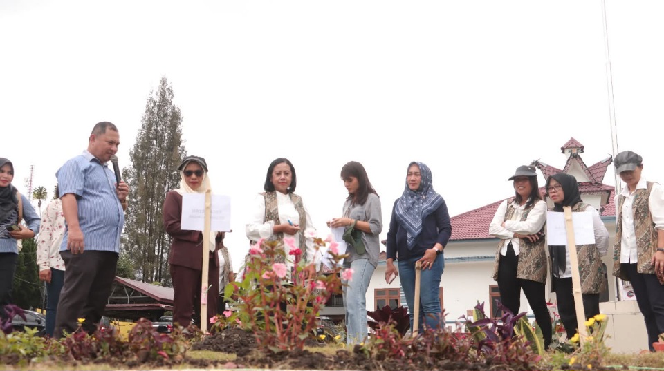 Kontes Bunga Meriahkan Gerakan Indonesia ASRI Di Dairi