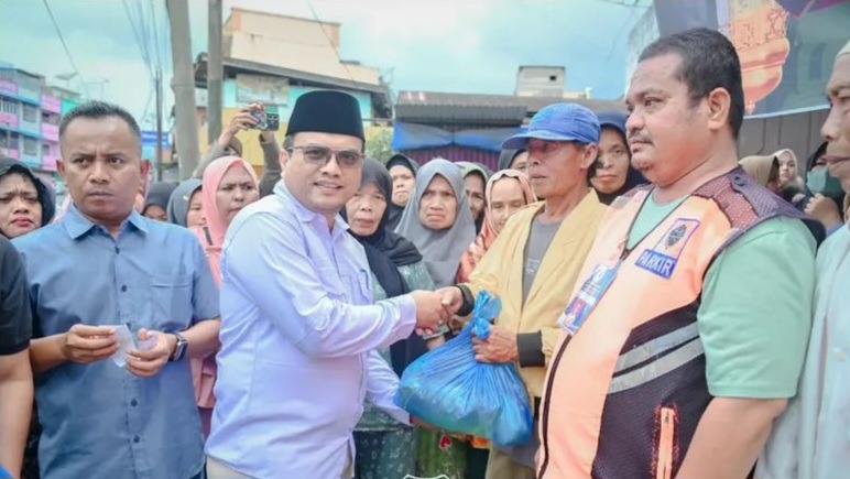 Wali Kota Padangsidimpuan Salurkan Bantuan Jelang Ramadhan