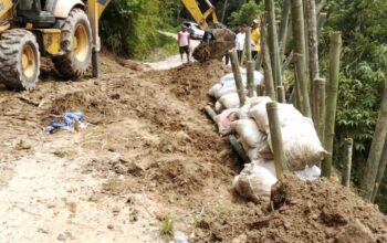 Pemkab Dairi Tangani Jalan Amblas Di Dusun Lumban Situngkir