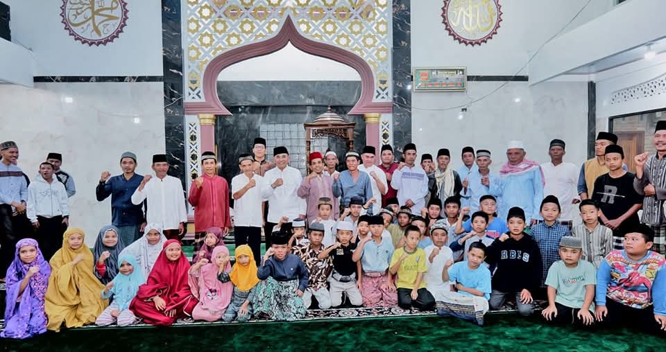 Bupati Simalungun Shalat Tarawih Bareng Warga Limag, Ajak Perbaiki Diri