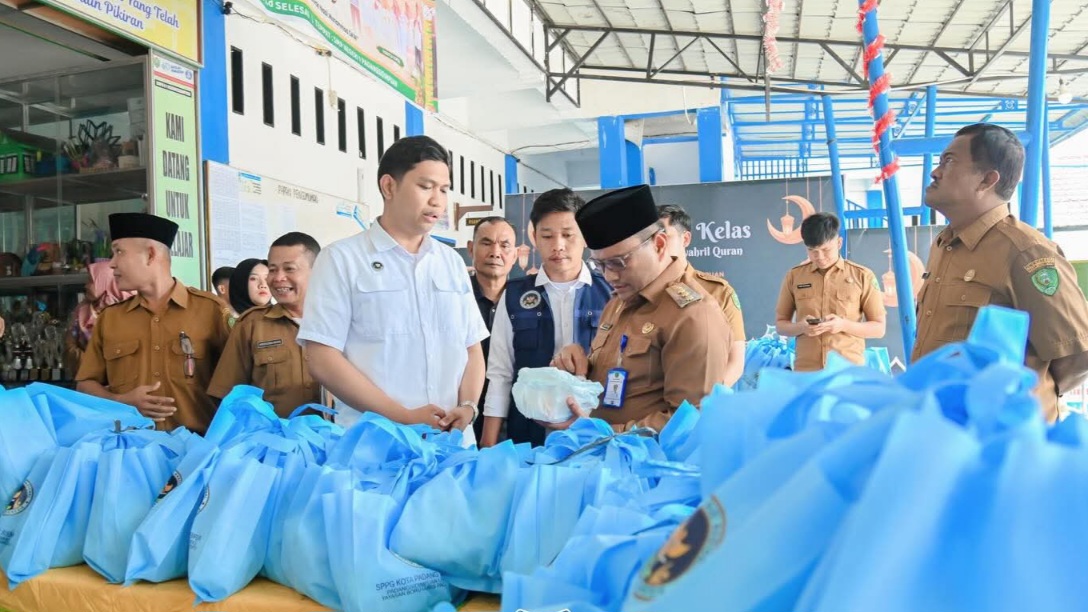 Wali Kota Padangsidimpuan Tinjau Program MBG Saat Ramadan
