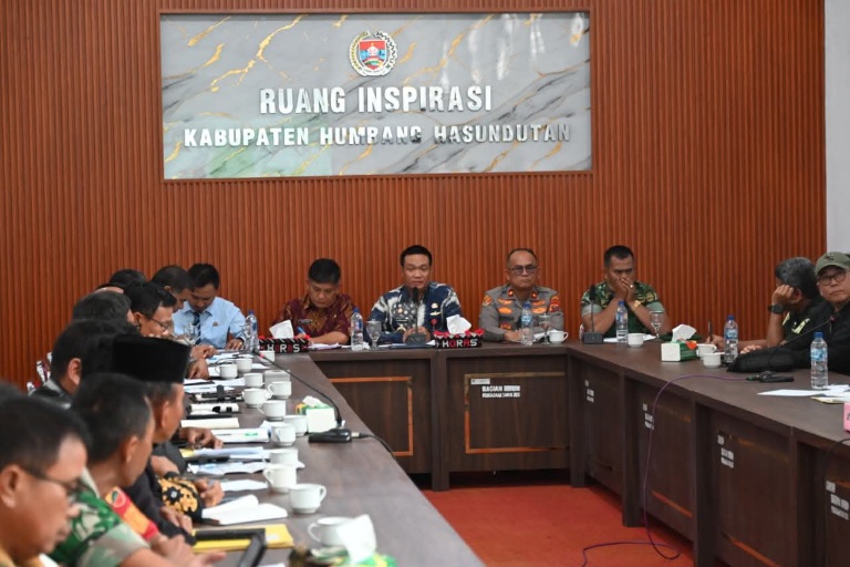 Bupati Humbang Hasundutan Mediasi Konflik PT ESS Dengan Masyarakat