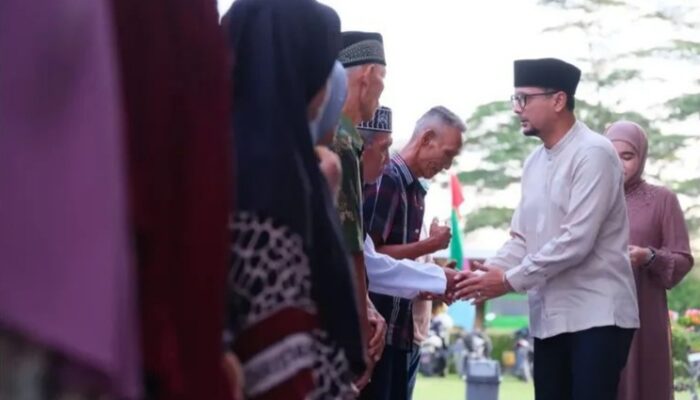 Bupati Labusel Hadiri Safari Ramadhan Di Masjid Nurul Iman PT Asam Jawa