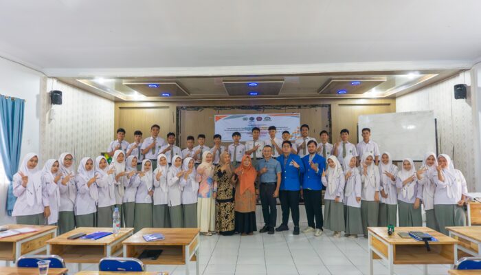 FK UMSU Bekali Pelajar MAN 2 Model Medan Edukasi Kesehatan Reproduksi Remaja