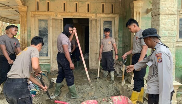 Respon Cepat Brimob Selalu Hadir di Masyarakat dalam Penanggulangan Bencana di Aceh