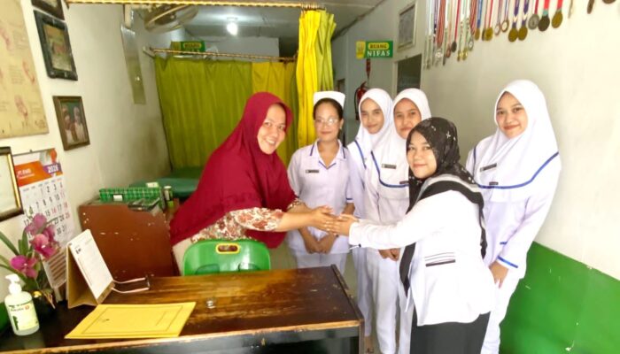 Universitas Deztron Indonesia Medan Antar Mahasiswa Kebidanan Praktik Kerja