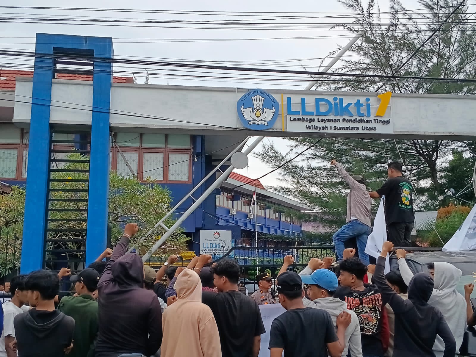 GUNTUR Demo LLDikti Dan Kejatisu Terkait Korupsi Dana Mahasiswa Miskin
