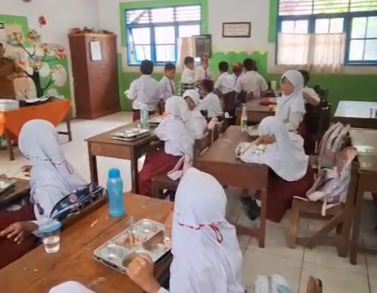 Santri Libur, Dapur MBG Yayasan Mustafawiyah Purba Baru Dialihkan ke 5 Sekolah Lain