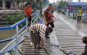 Pengusaha Tionghoa Bantu Rehab Jembatan Desa Pantai Labu Pekan