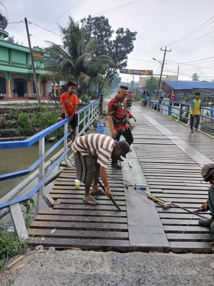 Pengusaha Tionghoa Bantu Rehab Jembatan Desa Pantai Labu Pekan