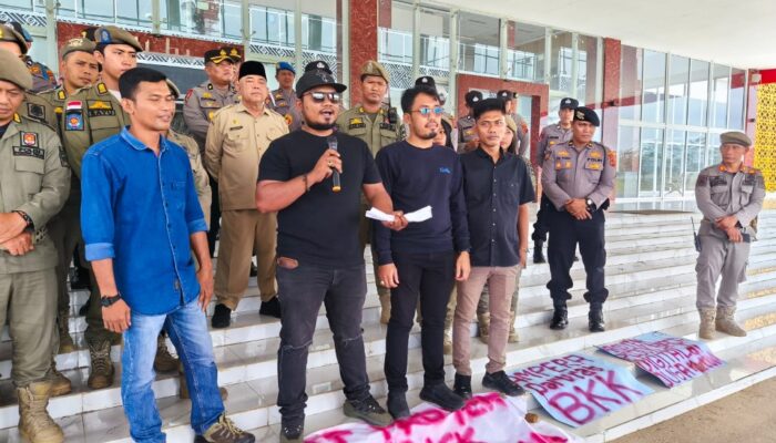 Demo Kantor Bupati Batubara, Ampera Desak APH Usut Proyek Pojok Baca 141 Desa