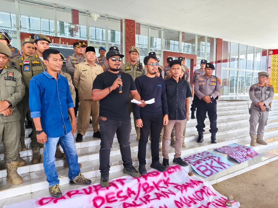 Demo Kantor Bupati Batubara, Ampera Desak APH Usut Proyek Pojok Baca 141 Desa