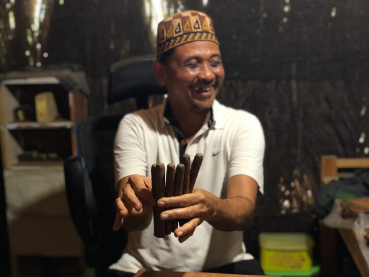 UMKM Bakong Aceh Kembangkan Cerutu Berbahan Tembakau Lokal