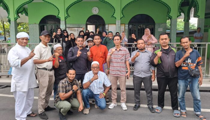 Jalani Pemeriksaan, Jemaah Masjid Al Ikhlas Antar Abdul Latif Balatif ke Polrestabes Medan