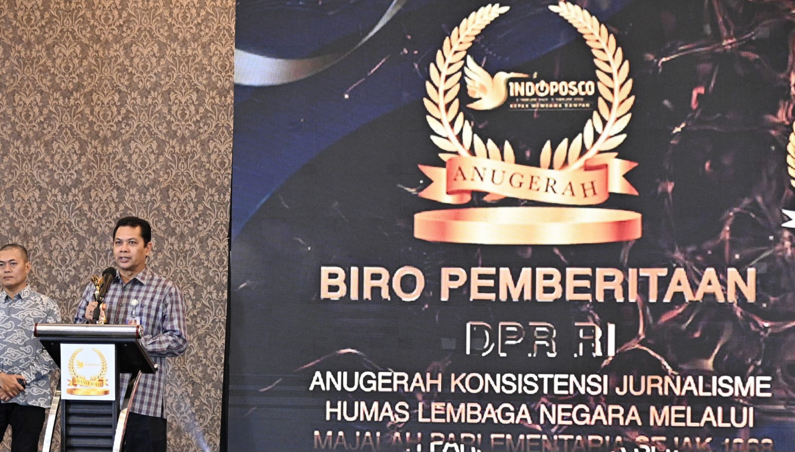 Lewat Majalah Parlementaria Setjen DPR Raih Anugerah Konsistensi Jurnalisme Humas