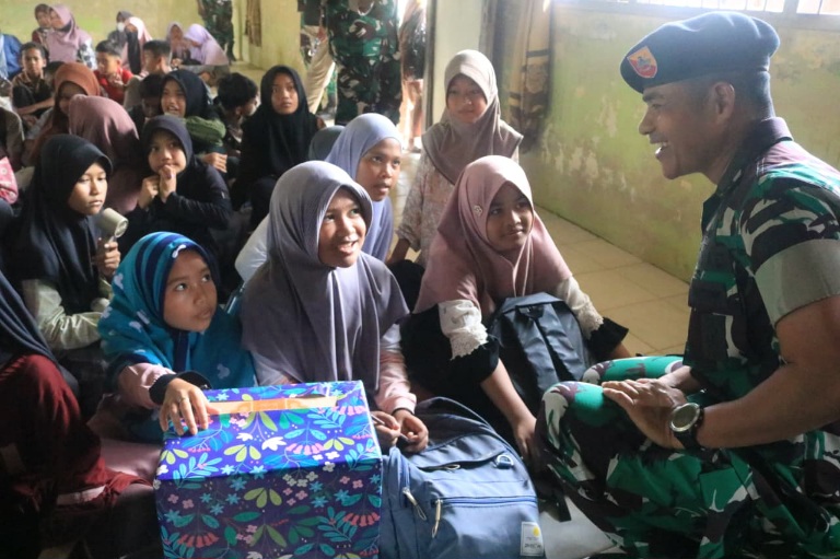 Peringati HUT Ke-76, Yonkav 11/MSC Gelar Trauma Healing Anak Korban Banjir Aceh Tamiang