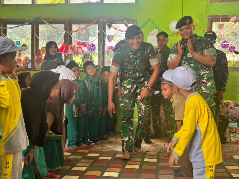 Yonkav 11/MSC Gelar Bakti Sosial Dan Trauma Healing Anak Korban Banjir Bener Meriah