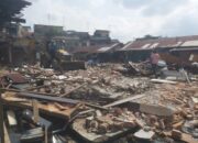 Tim Satgas Tertibkan Pasar Tradisional, Excavator Diturunkan Untuk Eksekusi 