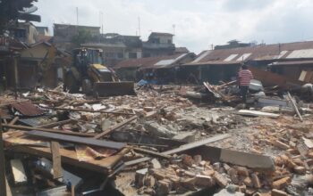 Tim Satgas Tertibkan Pasar Tradisional, Excavator Diturunkan Untuk Eksekusi 