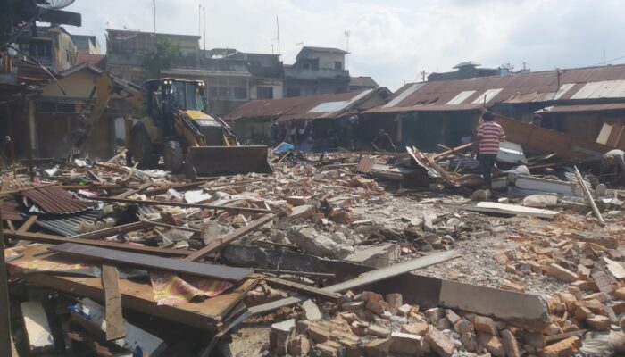 Tim Satgas Tertibkan Pasar Tradisional, Excavator Diturunkan Untuk Eksekusi 