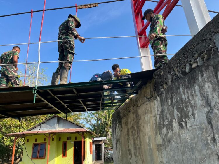 Satgas Gulbencal Kodam I/BB Rampungkan Perehaban Jembatan Gantung Penghubung Desa