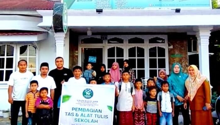 Rumah Sehat NHH Padangsidimpuan Bagikan Bantuan Perlengkapan Sekolah