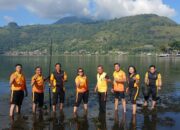 Gantikan Olahraga, Kapolres Samosir Ajak Aksi Bersih-bersih Danau Toba Di Waterfront City