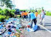 DLH Pidie Bekerja Sendirian, Sampah Terus Melawan