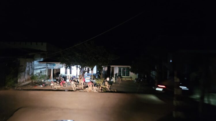 Warga Pedalaman Bireuen Salah Sirong, Dua Bulan Pascabanjir Tanpa Aliran Listrik