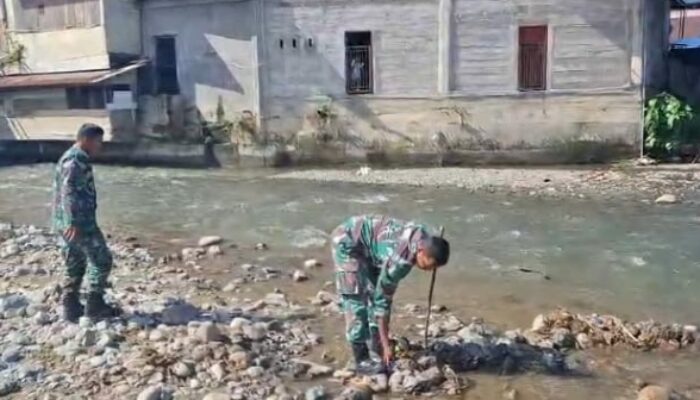 80 Personel Kodim 0108/Agara Bersihkan Sampah Sepanjang Kali Bulan