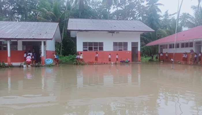 Hujan Lebat, 3 Desa Di Siabu Kembali Banjir