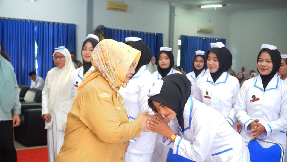 Wabup Hadiri Capping Day Akbid Langkat Angkatan XXIV