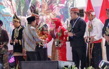 Bupati Labuhanbatu Terima Anugerah Kebudayaan Saat Peringatan Hari Pers Nasional
