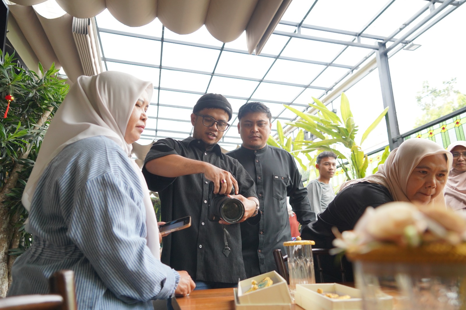 Pertamina Patra Niaga Sumbagut Bekali UMKM Binaan Dengan Pelatihan Fotografi Produk