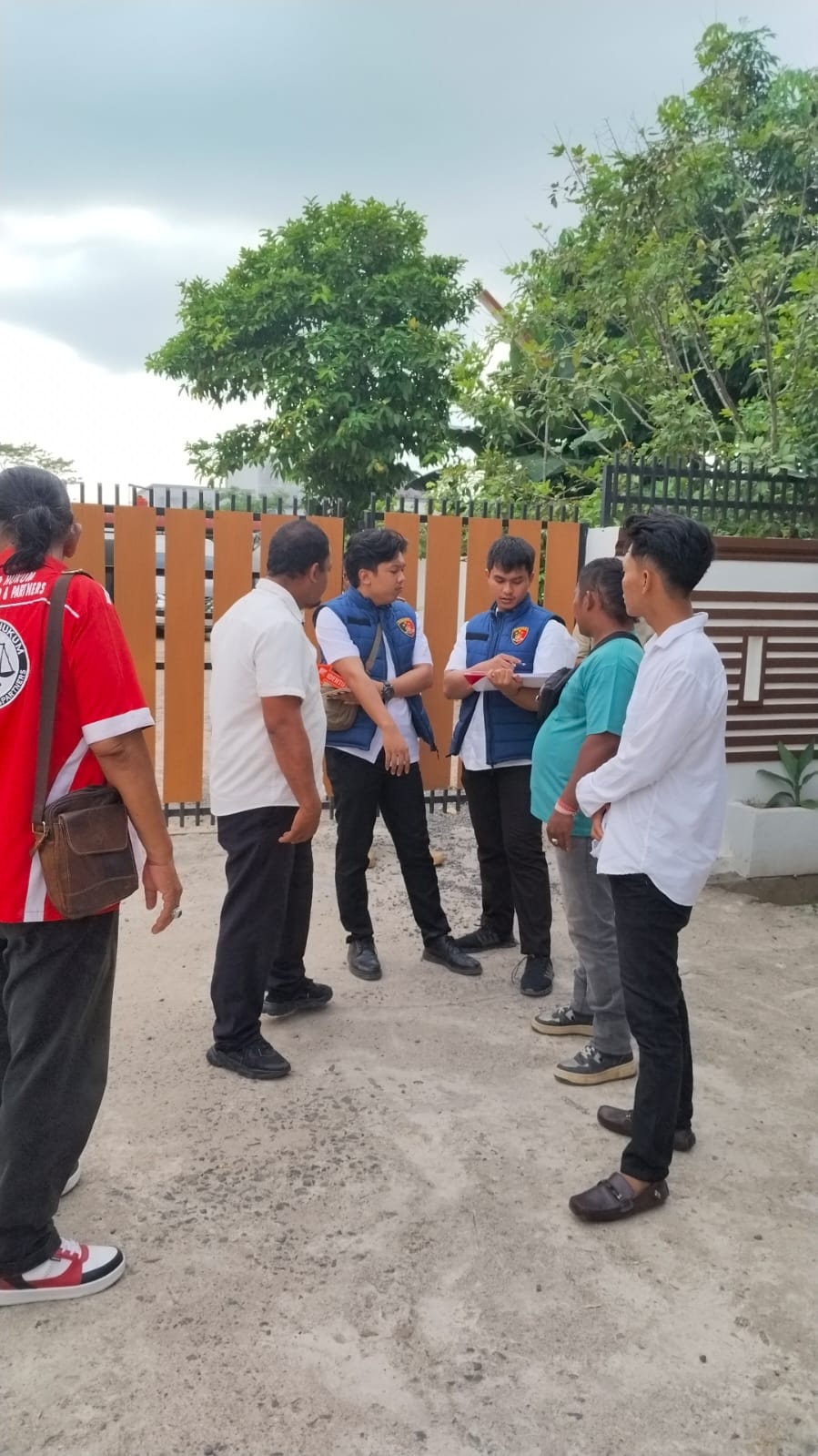 Polres Tapanuli Tengah Cek TKP Dugaan Penganiayaan Wartawan di Rumah Dinas Bupati