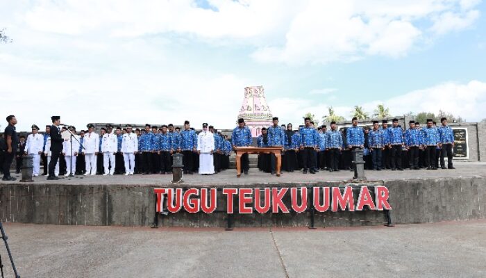Bupati Aceh Barat Lantik 132 Pejabat Di Tugu Teuku Umar