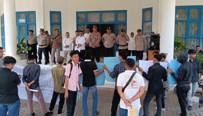 Anggota DPRD Tidak Hadir, IMA Madina STAIN Demo Sampaikan Persoalan Makan Gizi Gratis