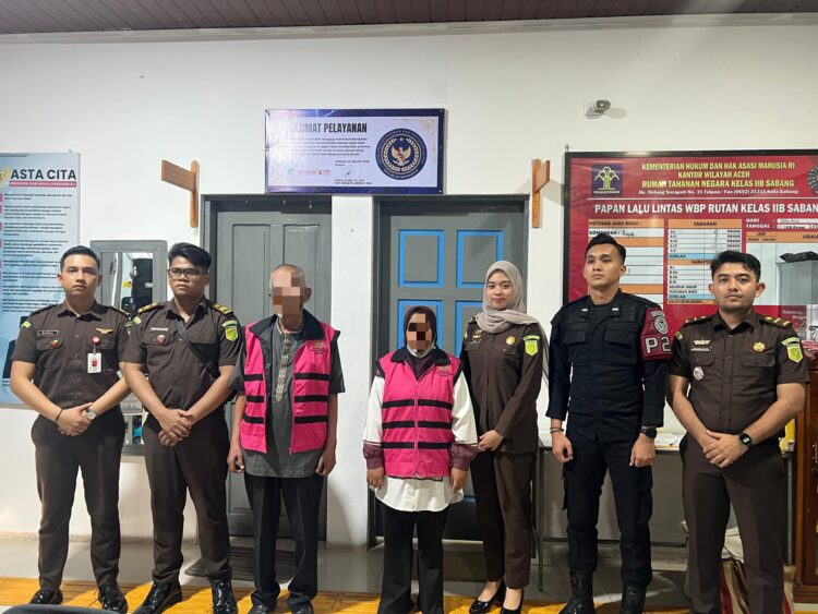 Kejari Sabang Tahan Dua Tersangka Korupsi Dana Gampong Cot Ba’u