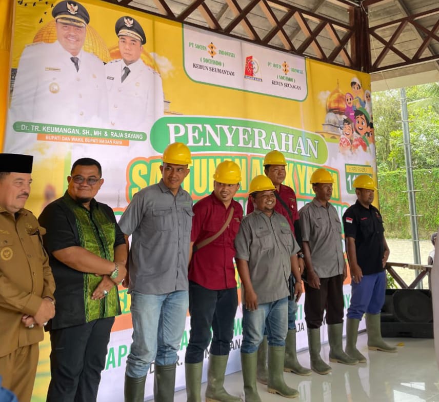 Jelang Puasa, PT. Socfindo Seumanyam Serahkan Santunan dan Daging Meugang ke Yatim serta Karyawan