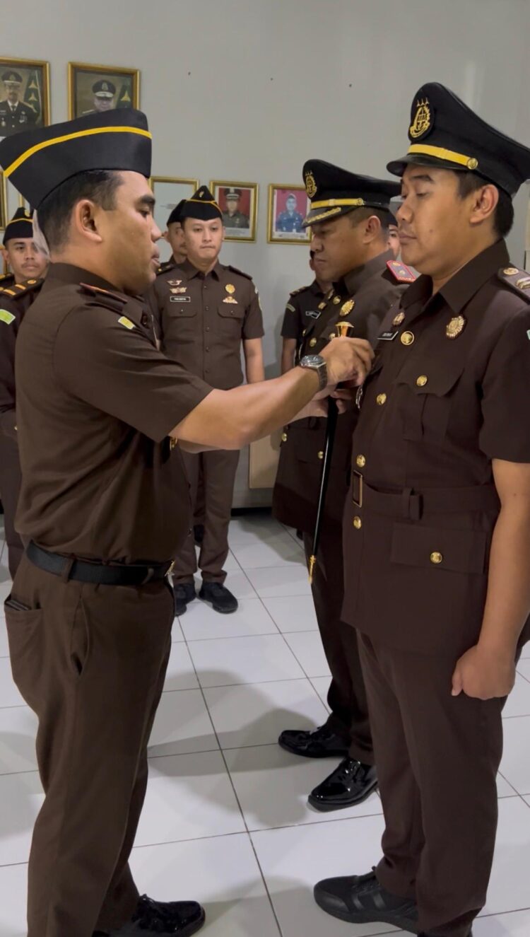 Kajari Poso Yos A Tarigan Lantik Dua Pejabat Baru: “Jaga Integritas dan Segera Berinovasi”